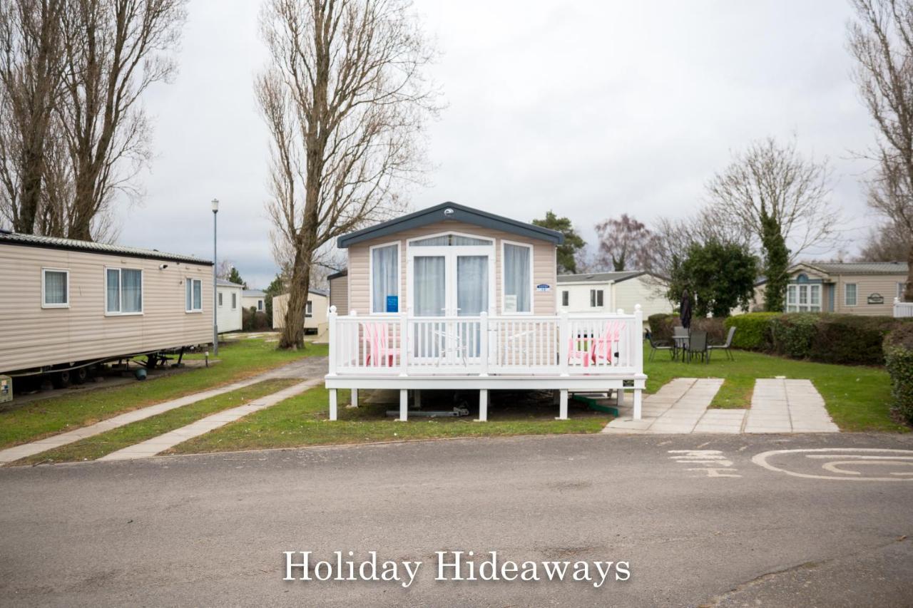 Holiday Hideaways Lytchett Minster Exterior photo