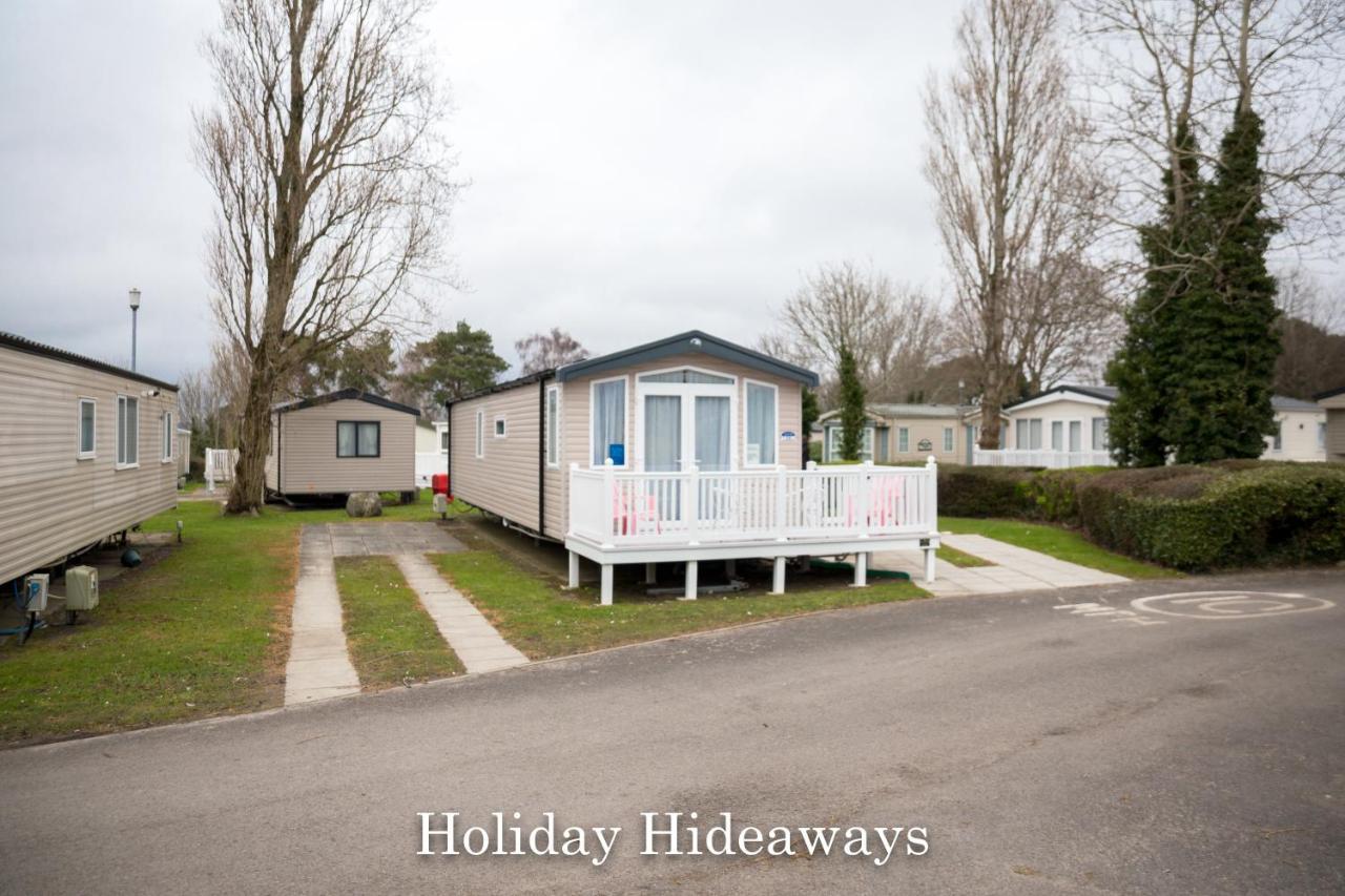 Holiday Hideaways Lytchett Minster Exterior photo