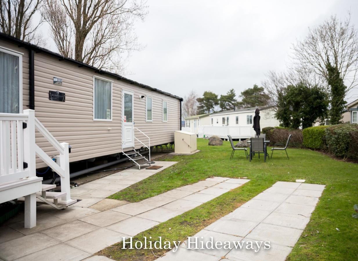 Holiday Hideaways Lytchett Minster Exterior photo