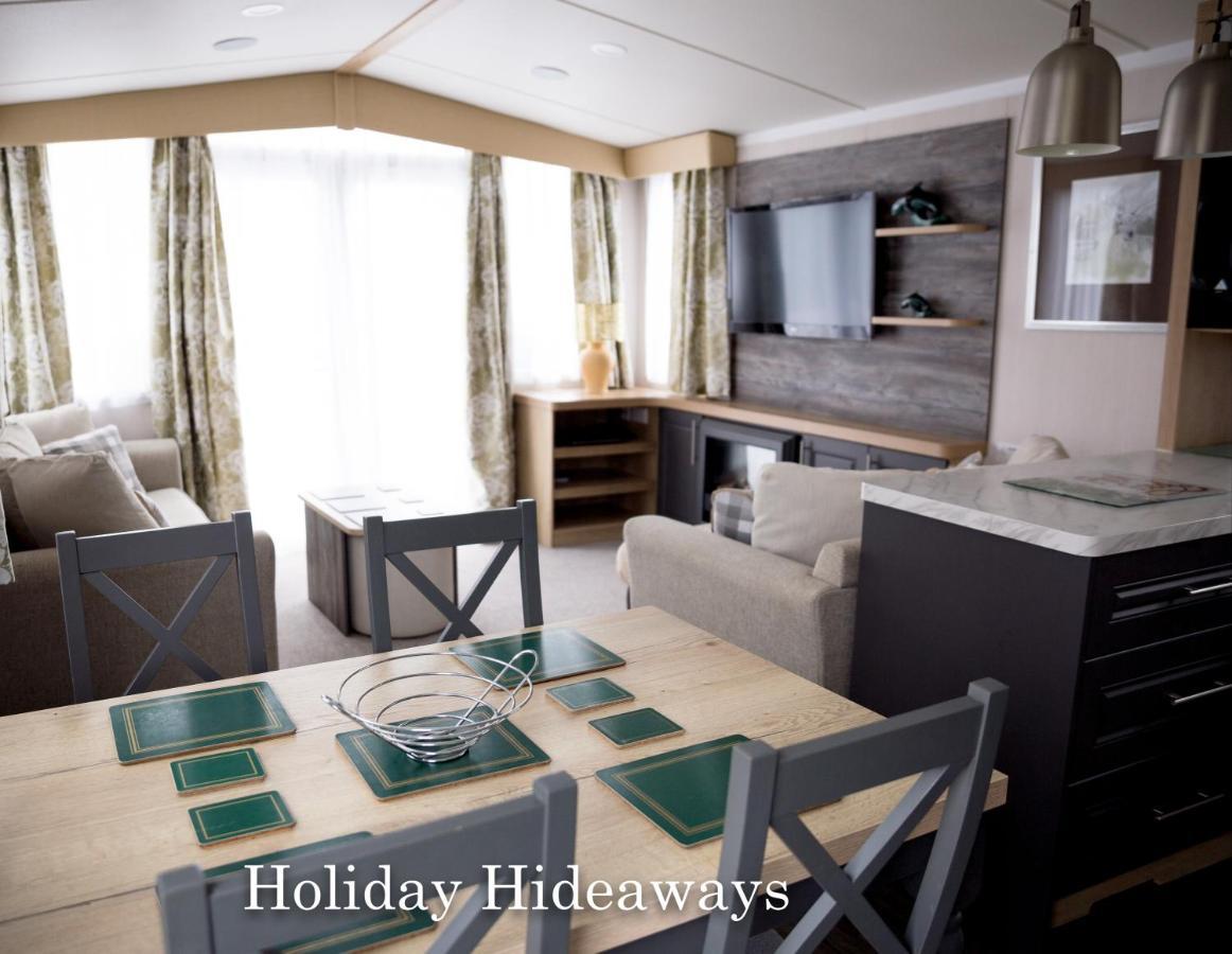 Holiday Hideaways Lytchett Minster Exterior photo